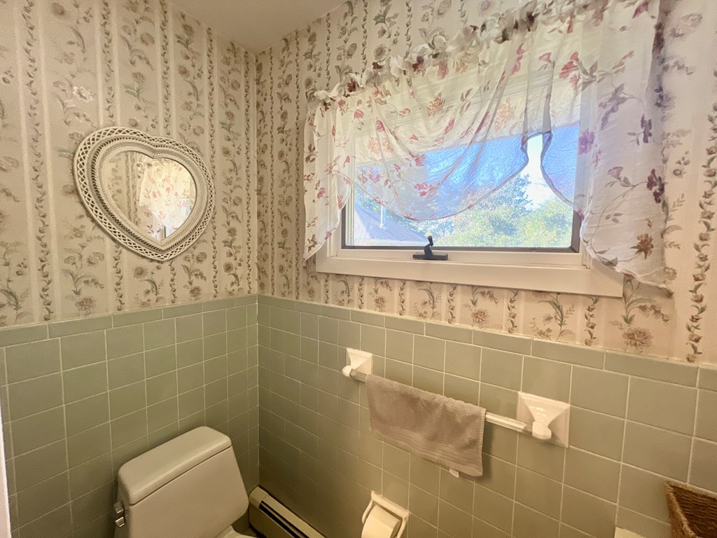 Onancock, Virginia, 23417, United States, 2 Bedrooms Bedrooms, ,2 BathroomsBathrooms,Residential,For Sale,1971701