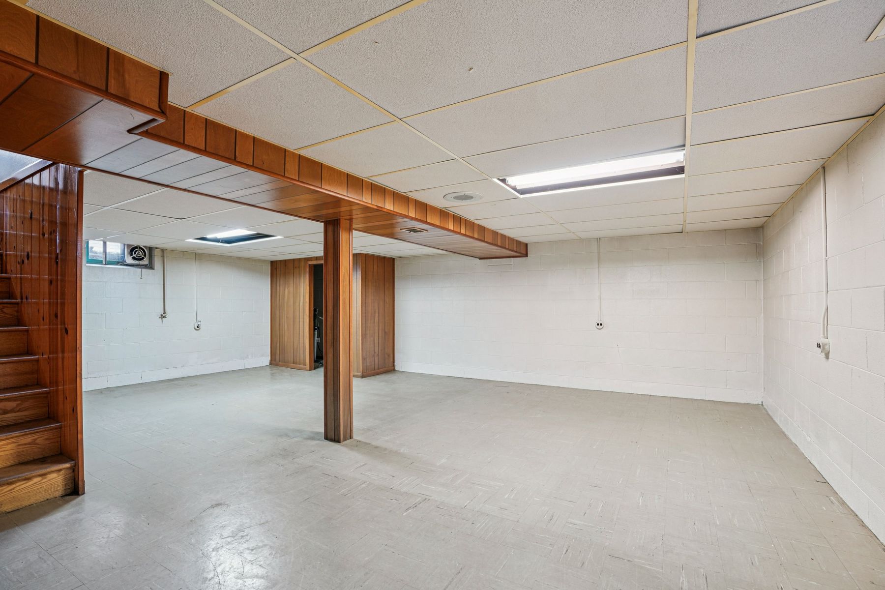  Turnkey Three Bedroom Ranch - 物件實景