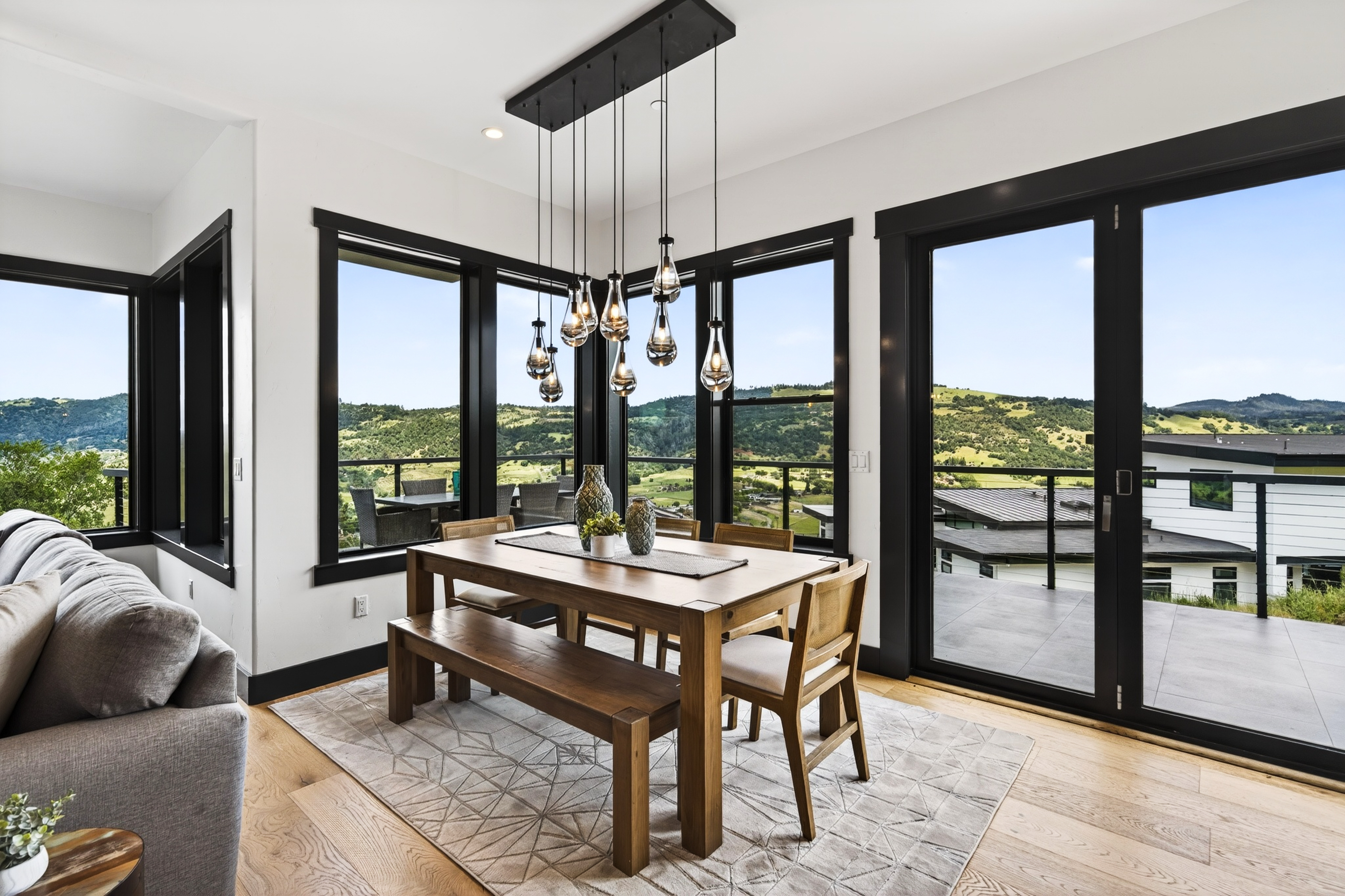  Stunning New Build - 物件實景