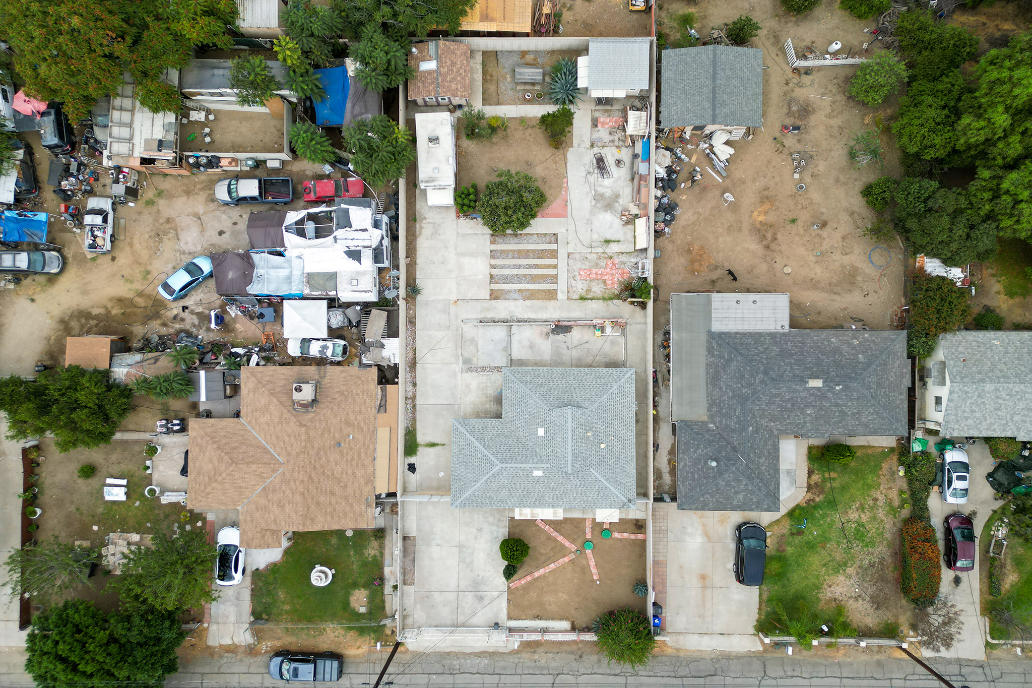 Fontana, California, 92335, United States, 2 Bedrooms Bedrooms, ,1 BathroomBathrooms,Residential,For Sale,1974316