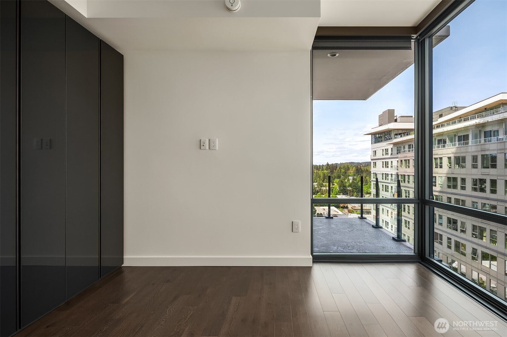 Bellevue, Washington, 98004, United States, 2 Bedrooms Bedrooms, ,2 BathroomsBathrooms,Residential,For Sale,1849767