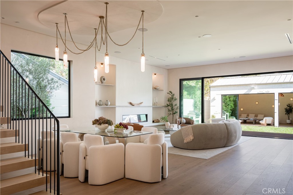 Sherman Oaks, California, 91423, United States, 6 Bedrooms Bedrooms, ,7 BathroomsBathrooms,Residential,For Sale,1990929