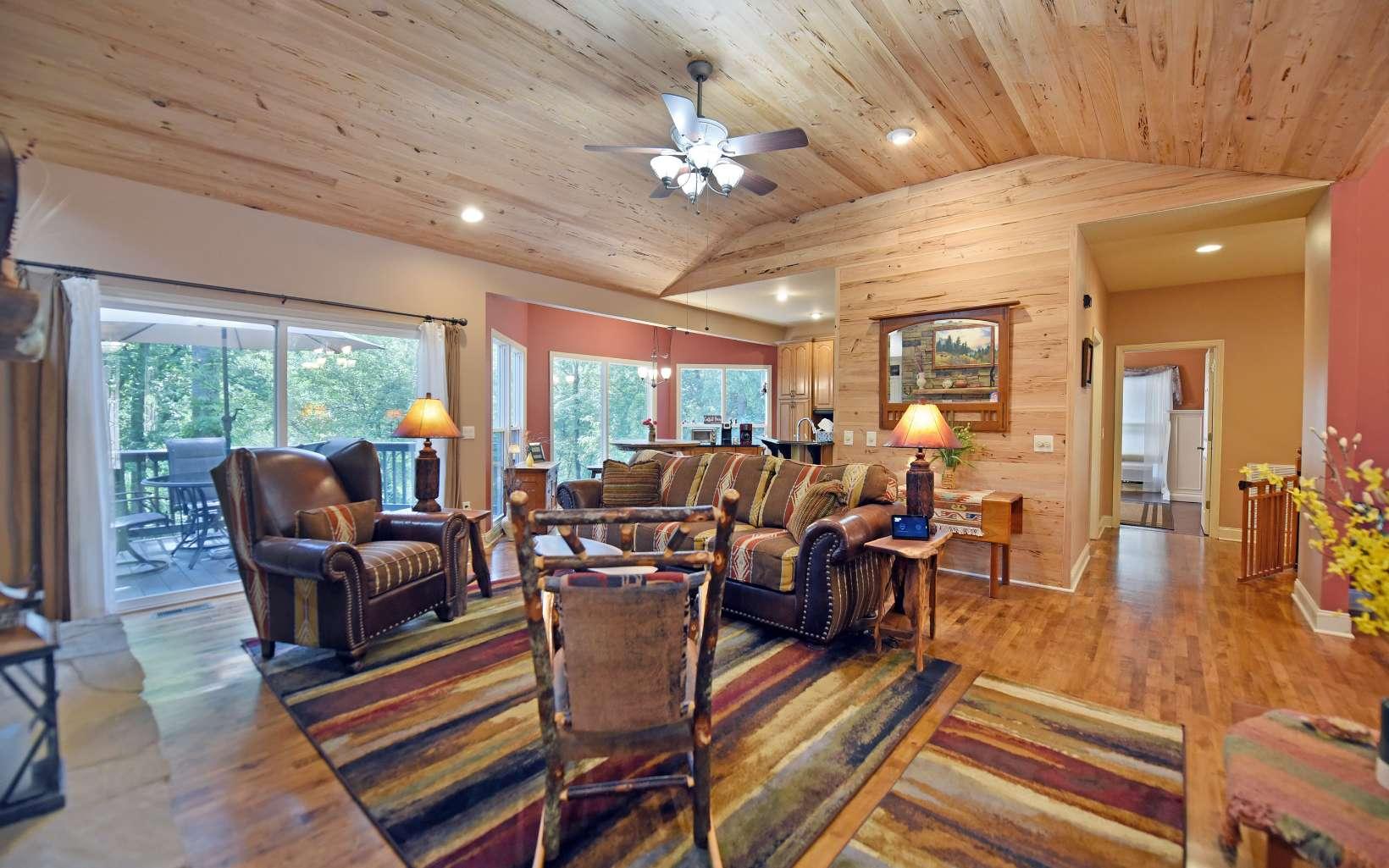 Hiawassee, Georgia, 30546, United States, 4 Bedrooms Bedrooms, ,4 BathroomsBathrooms,Residential,For Sale,1746240