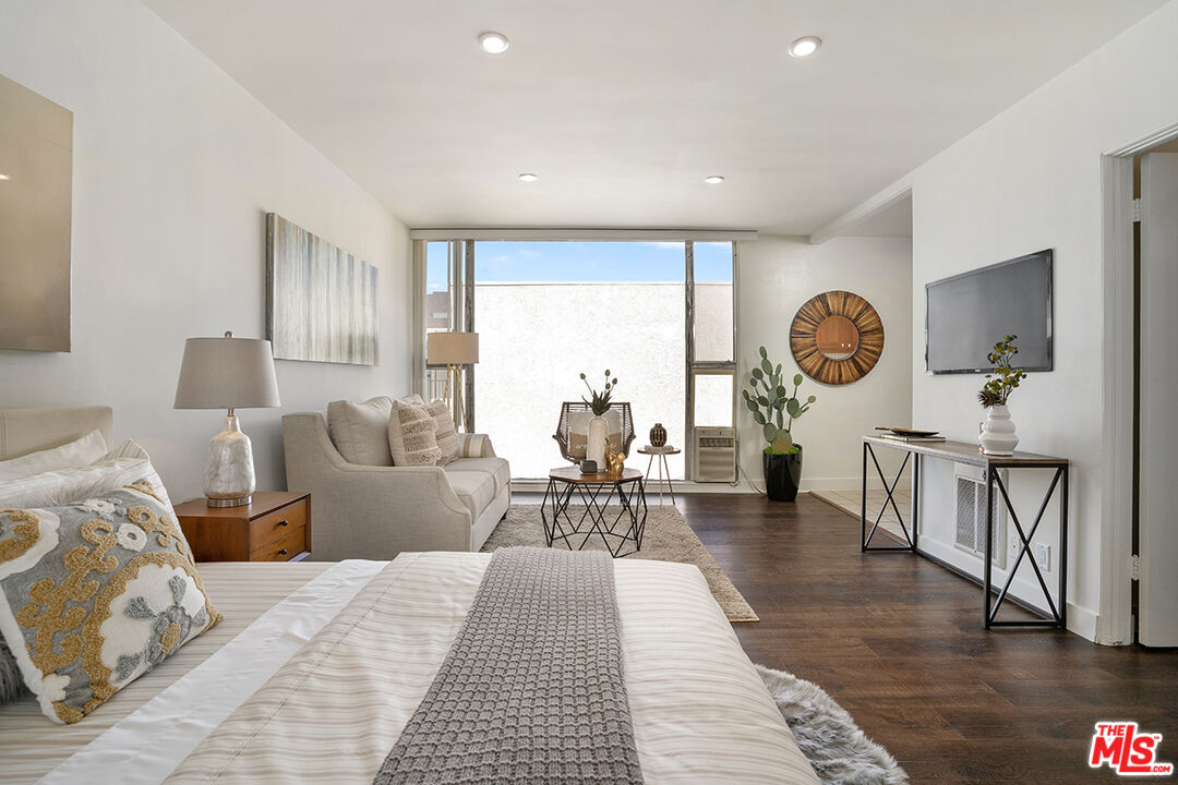 Beverly Hills, California, 90212, United States, 14 Bedrooms Bedrooms, ,Residential,For Sale,1731510