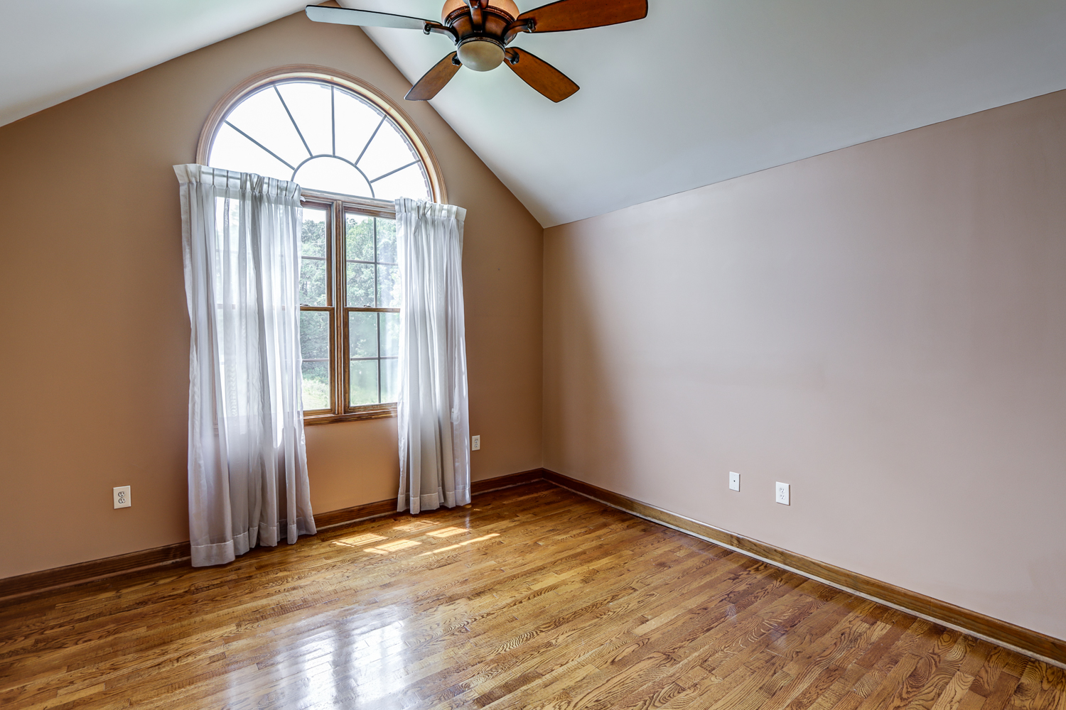 Appomattox, Virginia, 24522, United States, 4 Bedrooms Bedrooms, ,Residential,For Sale,1905819