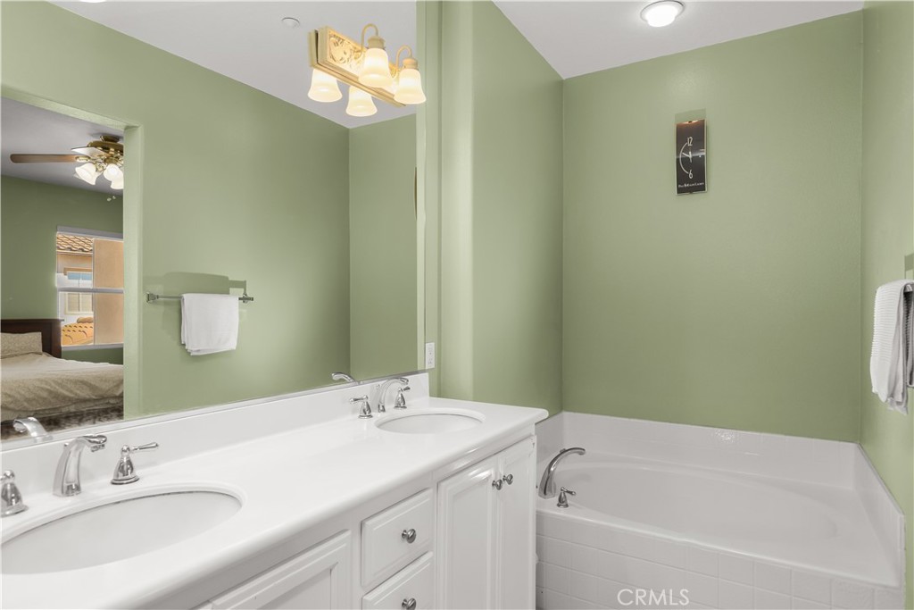 Irvine, California, 92602, United States, 3 Bedrooms Bedrooms, ,2 BathroomsBathrooms,Residential,For Sale,1992045