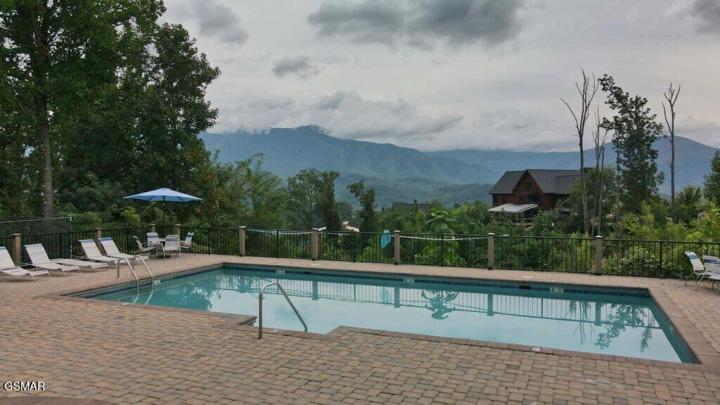 Gatlinburg, Tennessee, 37738, United States, 2 Bedrooms Bedrooms, ,2 BathroomsBathrooms,Residential,For Sale,1979634