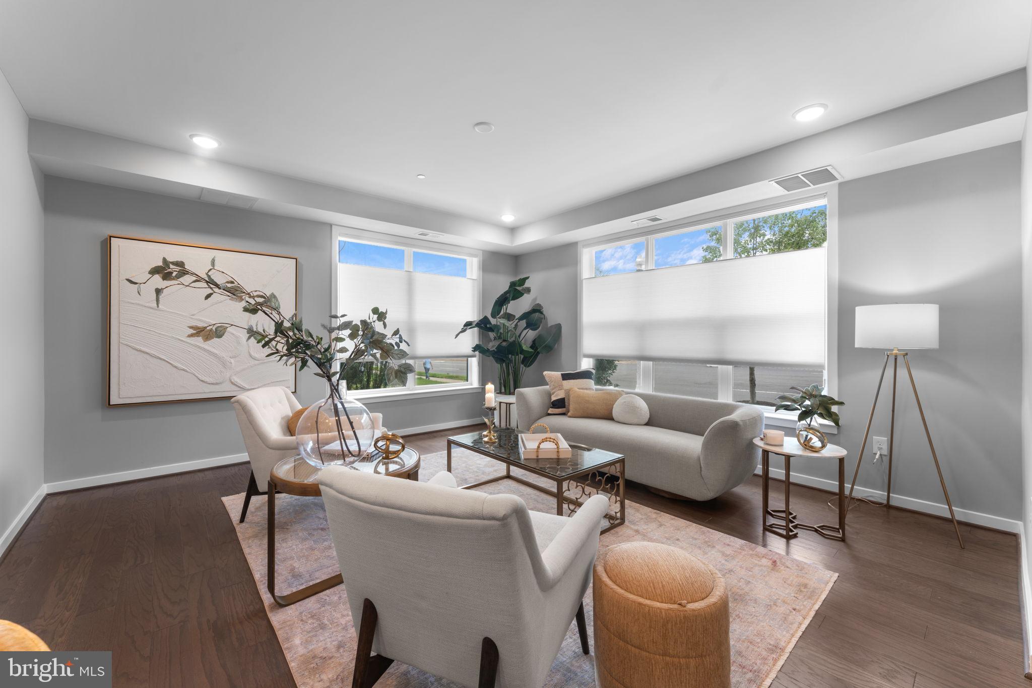 Fairfax, Virginia, 22030, United States, 2 Bedrooms Bedrooms, ,2 BathroomsBathrooms,Residential,For Sale,1893335