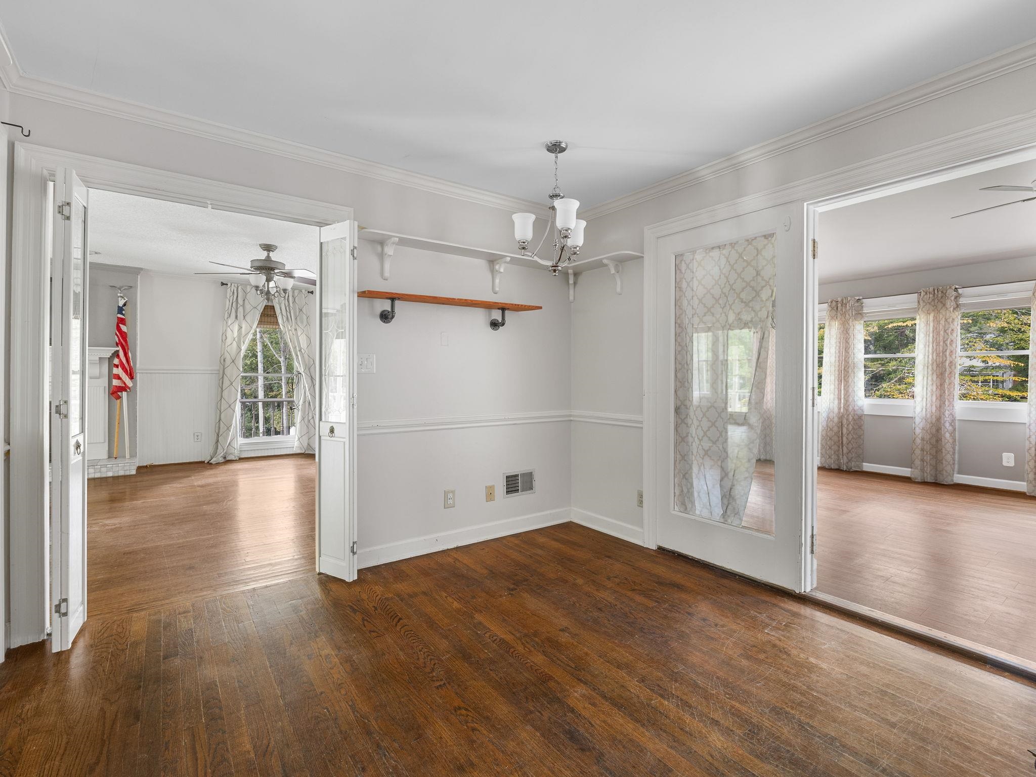 Spartanburg, South Carolina, 29301, United States, 4 Bedrooms Bedrooms, ,3 BathroomsBathrooms,Residential,For Sale,1947745