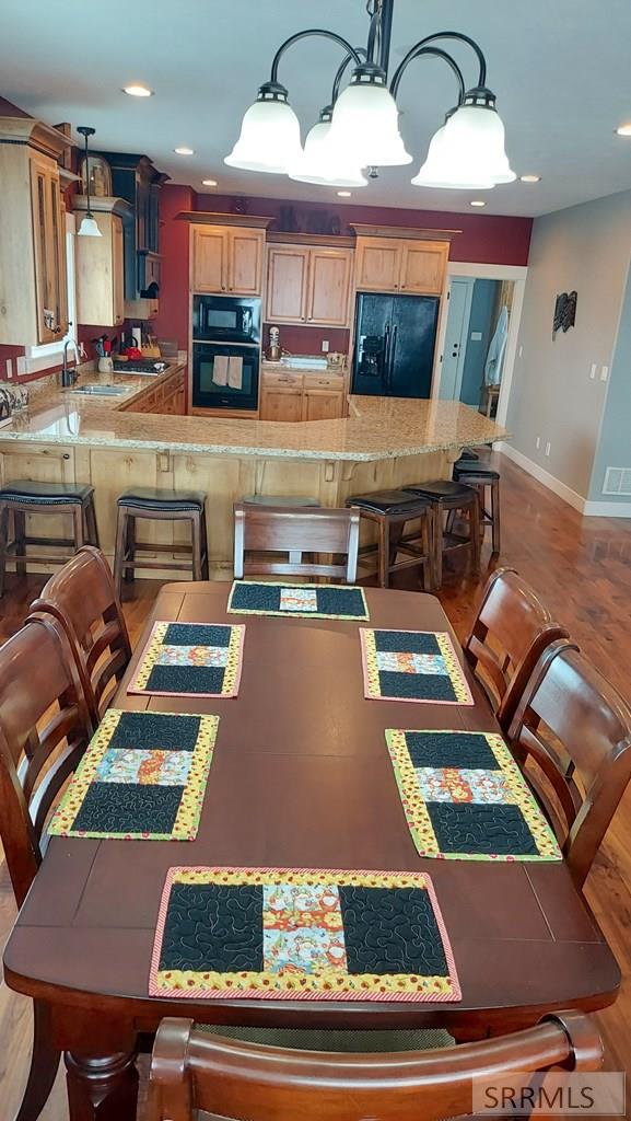 IDAHO FALLS, Idaho, 83401, United States, 5 Bedrooms Bedrooms, ,4 BathroomsBathrooms,Residential,For Sale,1895056