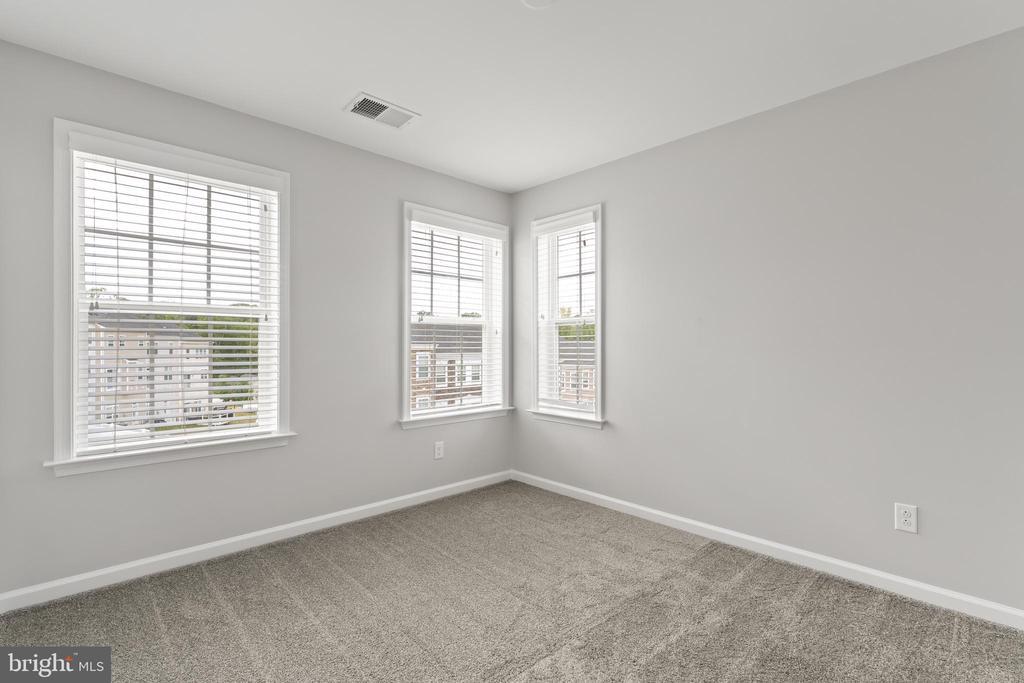 Fredericksburg, Virginia, 22401, United States, 4 Bedrooms Bedrooms, ,4 BathroomsBathrooms,Residential,For Sale,1939158