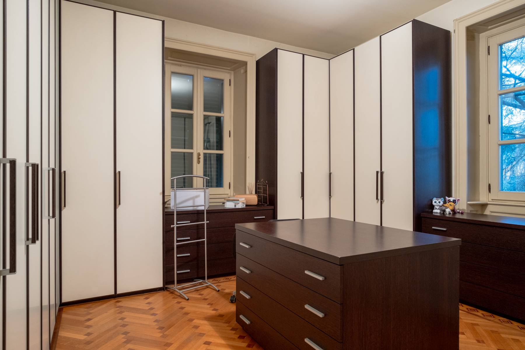 Varese, Varese, 21100, IT, 8 Bedrooms Bedrooms, ,8 BathroomsBathrooms,Residential,For Sale,1796784