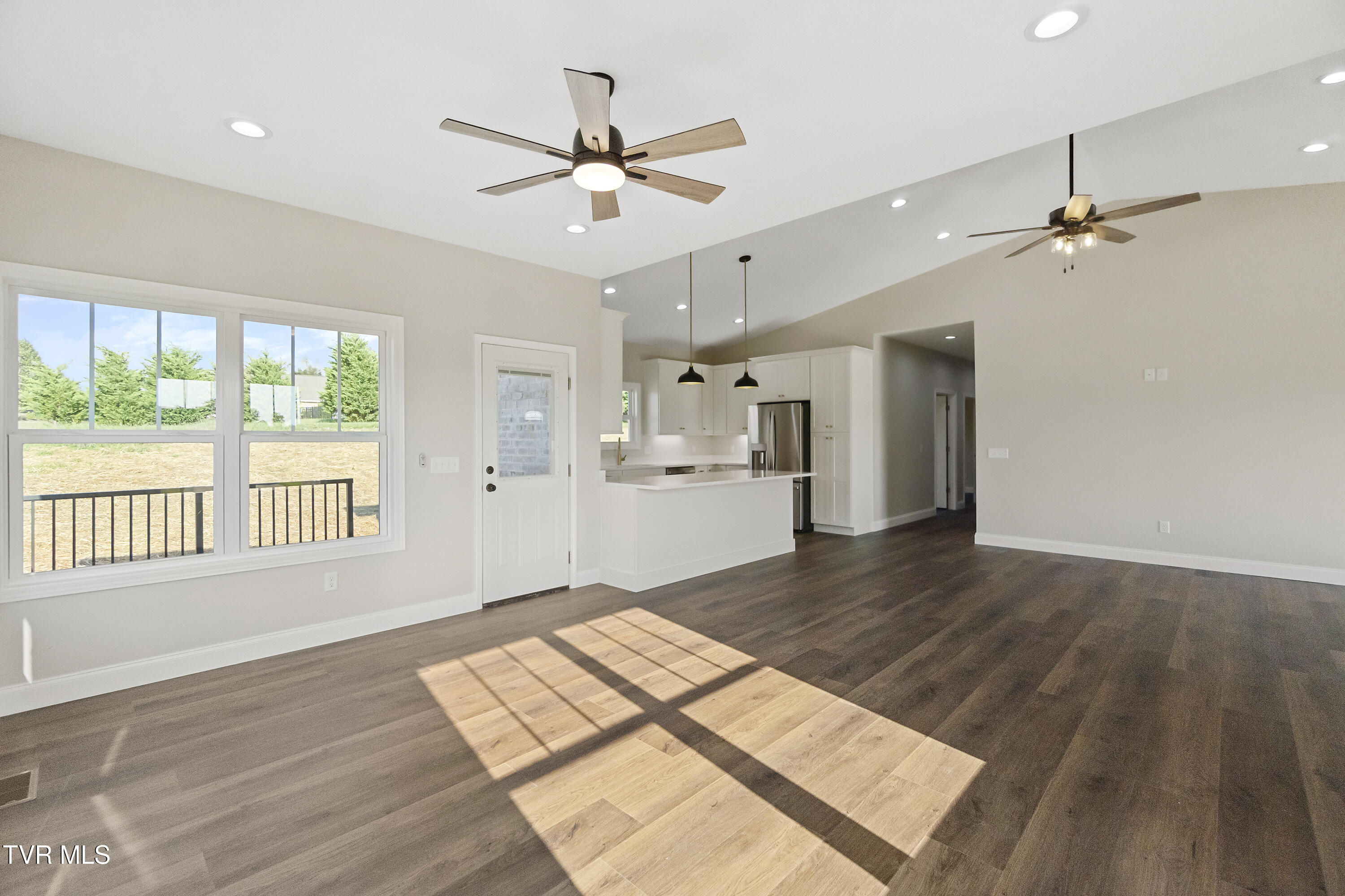 Greeneville, Tennessee, 37745, United States, 3 Bedrooms Bedrooms, ,2 BathroomsBathrooms,Residential,For Sale,1984464