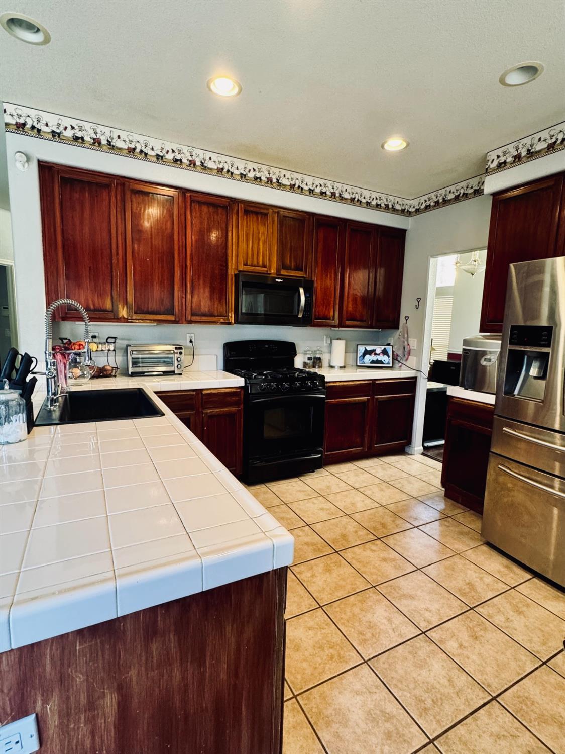 Elk Grove, California, 95624, United States, 4 Bedrooms Bedrooms, ,3 BathroomsBathrooms,Residential,For Sale,1976777