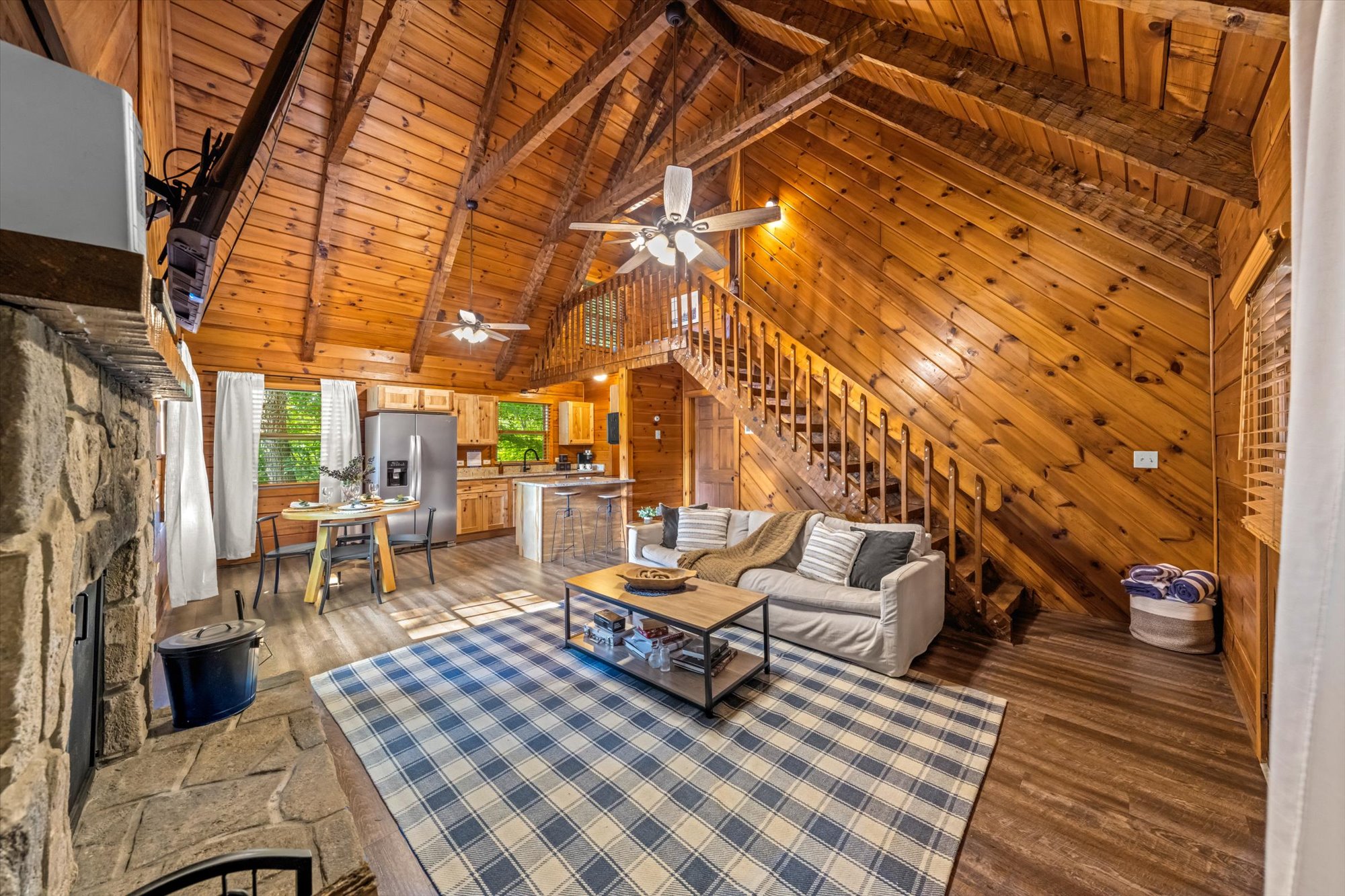 Sevierville, Tennessee, 37876, United States, 2 Bedrooms Bedrooms, ,3 BathroomsBathrooms,Residential,For Sale,1981706