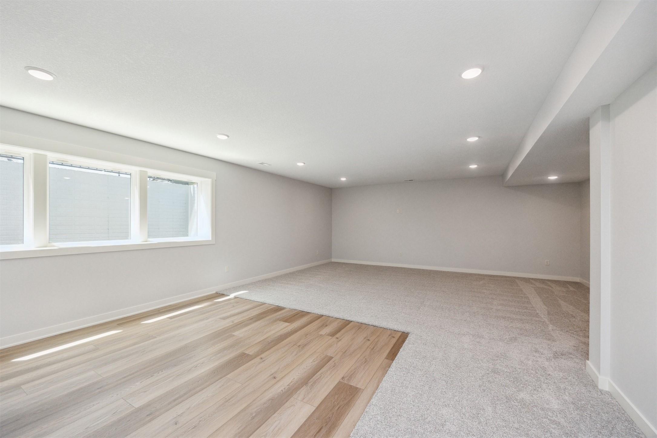 Clive, Iowa, 50325, United States, 4 Bedrooms Bedrooms, ,3 BathroomsBathrooms,Residential,For Sale,1927799