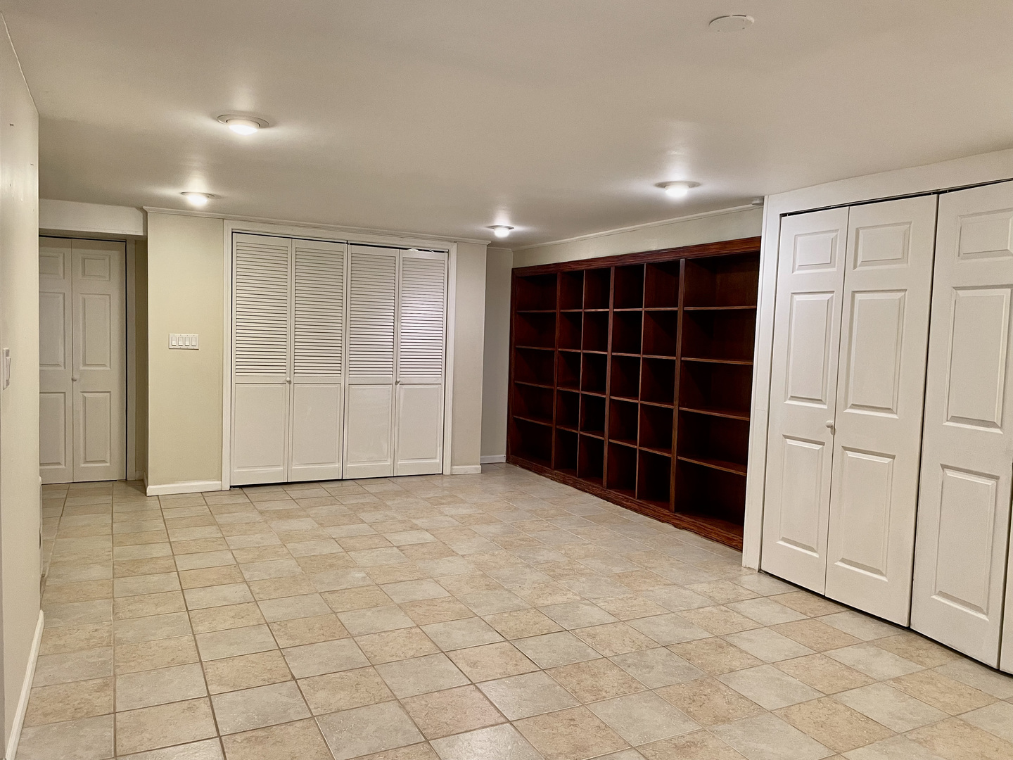 Skokie, Illinois, 60076, United States, 3 Bedrooms Bedrooms, ,3 BathroomsBathrooms,Residential,For Sale,1932038