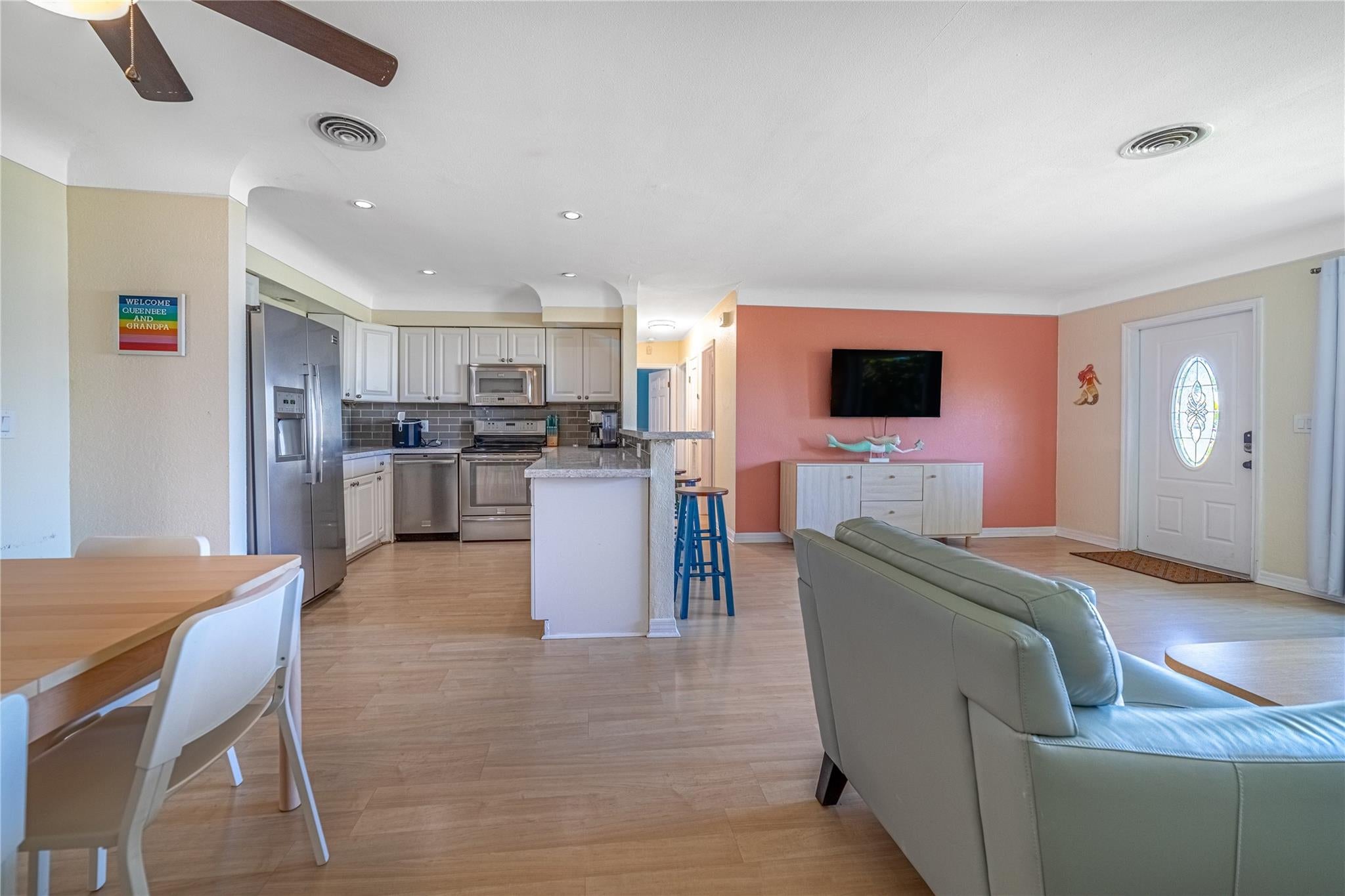 Pompano Beach, Florida, 33062, United States, 2 Bedrooms Bedrooms, ,2 BathroomsBathrooms,Residential,For Sale,1978458