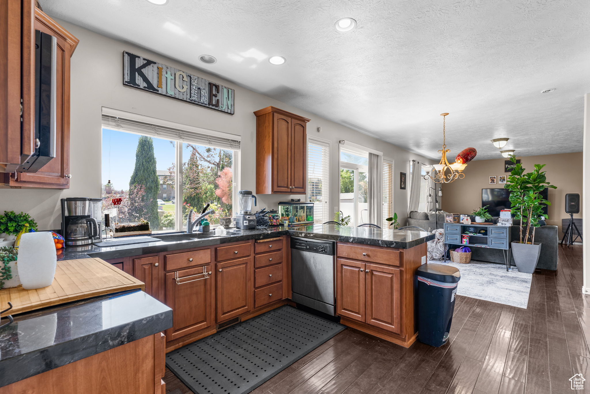 West Jordan, Utah, 84081, United States, 4 Bedrooms Bedrooms, ,3 BathroomsBathrooms,Residential,For Sale,1885459