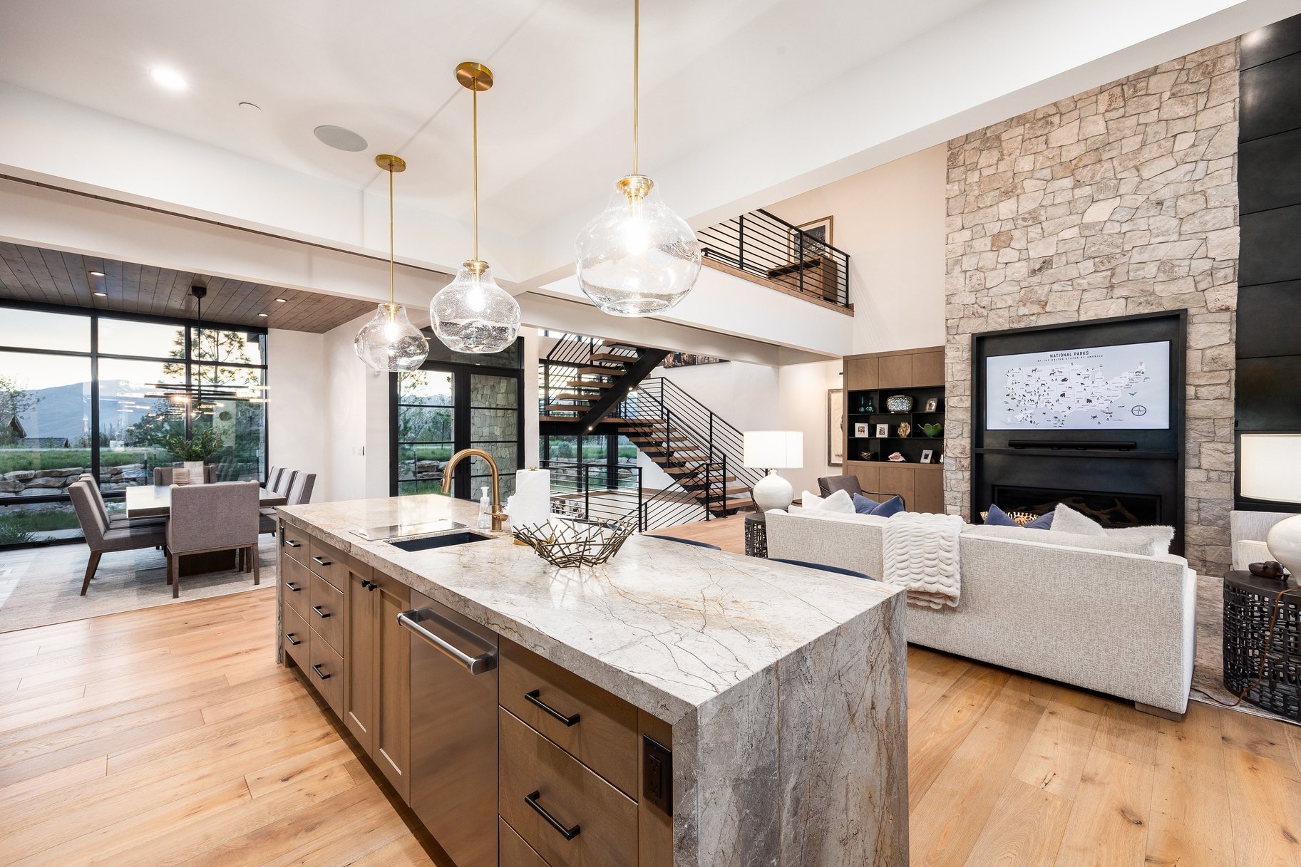  New Mountain Contemporary Home on Rare Double Lot with Timp Views - 物件實景
