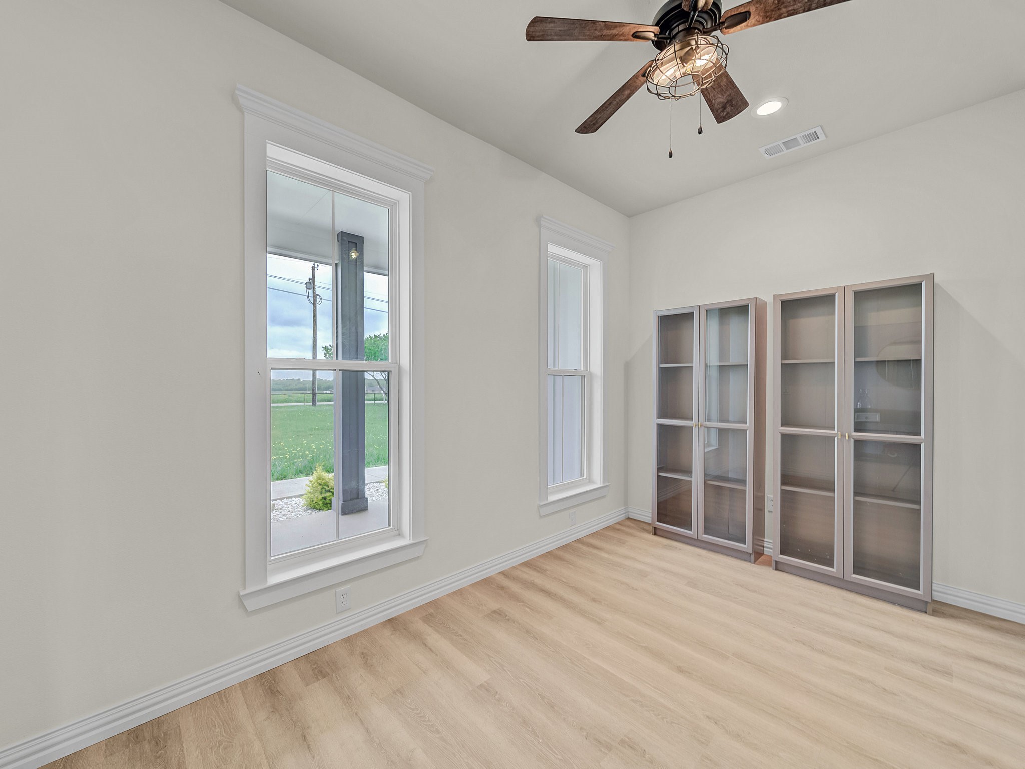 Krum, Texas, 76249, United States, 5 Bedrooms Bedrooms, ,4 BathroomsBathrooms,Residential,For Sale,1795131