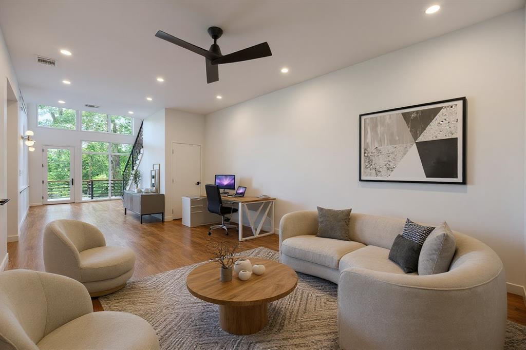 Dallas, Texas, 75211, United States, 4 Bedrooms Bedrooms, ,3 BathroomsBathrooms,Residential,For Sale,1978009