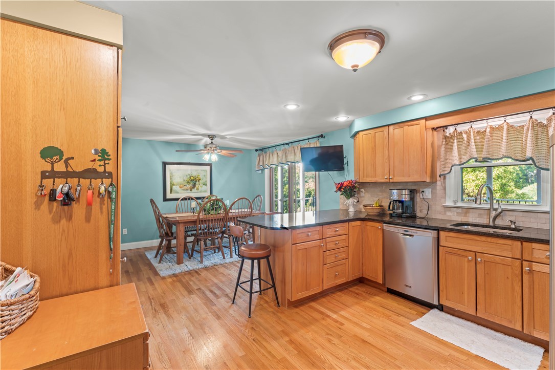 Mcmurray, Pennsylvania, 15317, United States, 4 Bedrooms Bedrooms, ,4 BathroomsBathrooms,Residential,For Sale,1976789