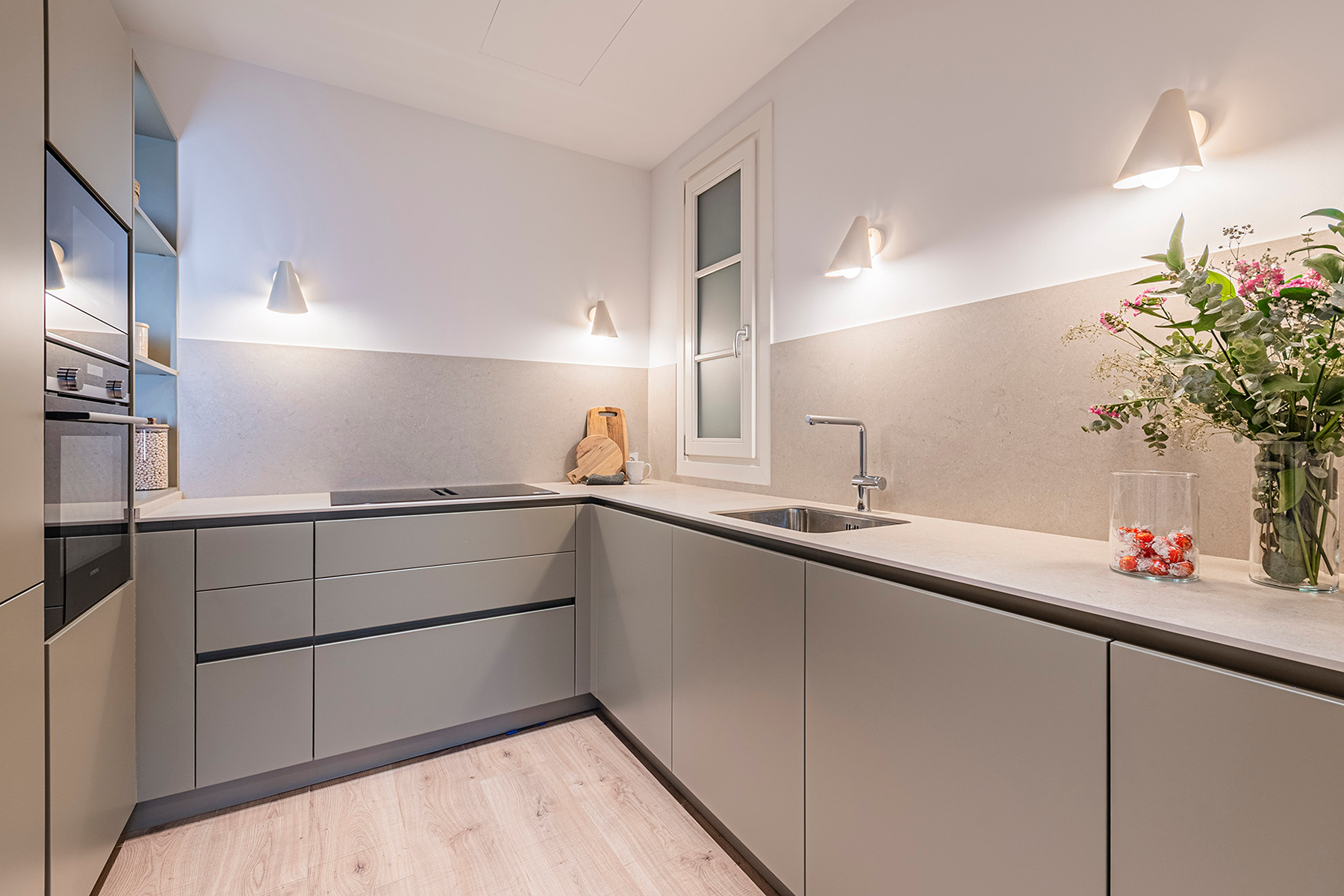  Renovated corner apartment with lots of natural light - 物件實景