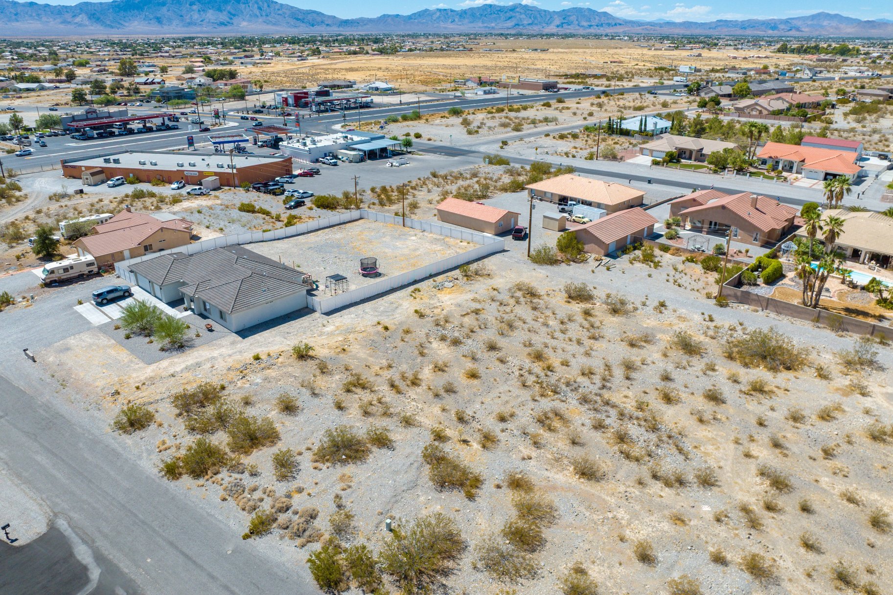  Expansive and Rare Oversized 0.58-Acre Parcel - 物件實景
