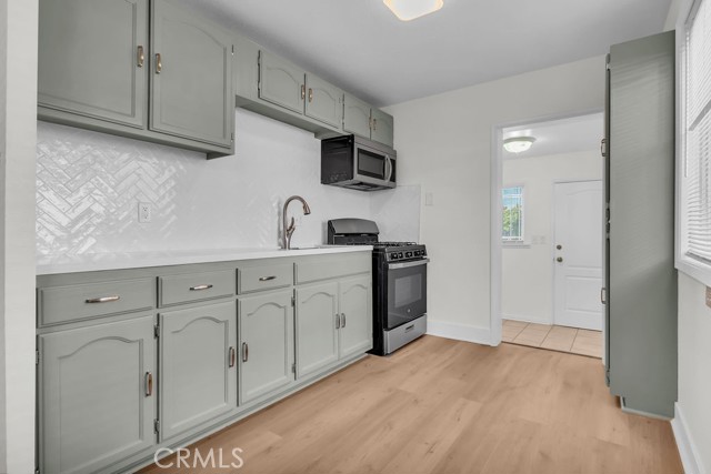 Los Angeles, California, 90044, United States, 4 Bedrooms Bedrooms, ,Residential,For Sale,2040182
