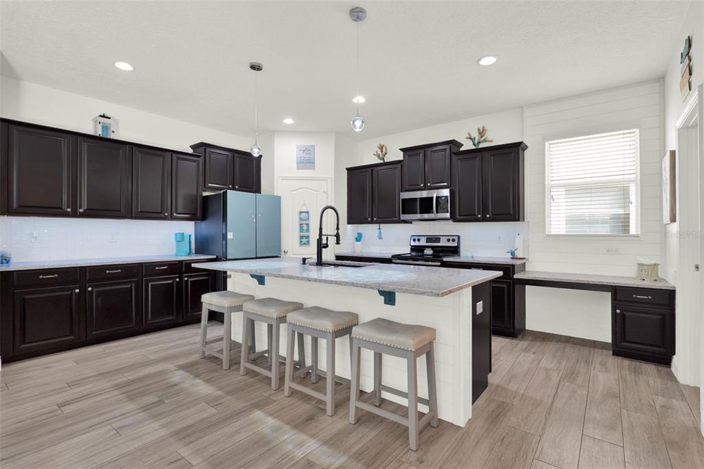 Winter Garden, Florida, 34787, United States, 6 Bedrooms Bedrooms, ,3 BathroomsBathrooms,Residential,For Sale,1907719