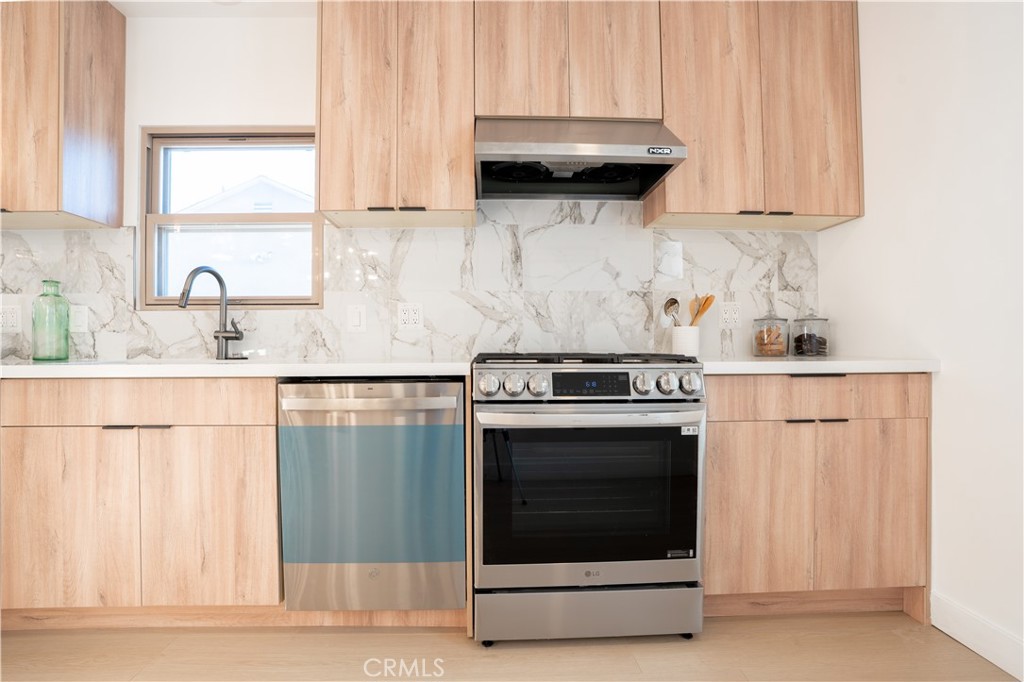 Inglewood, California, 90305, United States, 3 Bedrooms Bedrooms, ,2 BathroomsBathrooms,Residential,For Sale,1925175