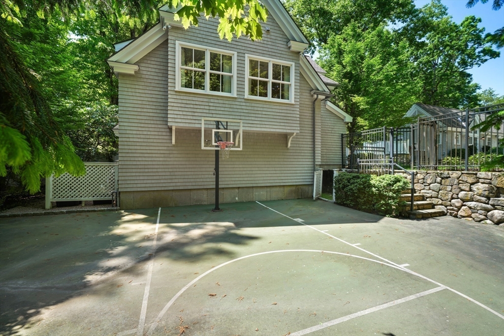 Wellesley, Massachusetts, 02481, United States, 2 Bedrooms Bedrooms, ,3 BathroomsBathrooms,Residential,For Sale,1941651