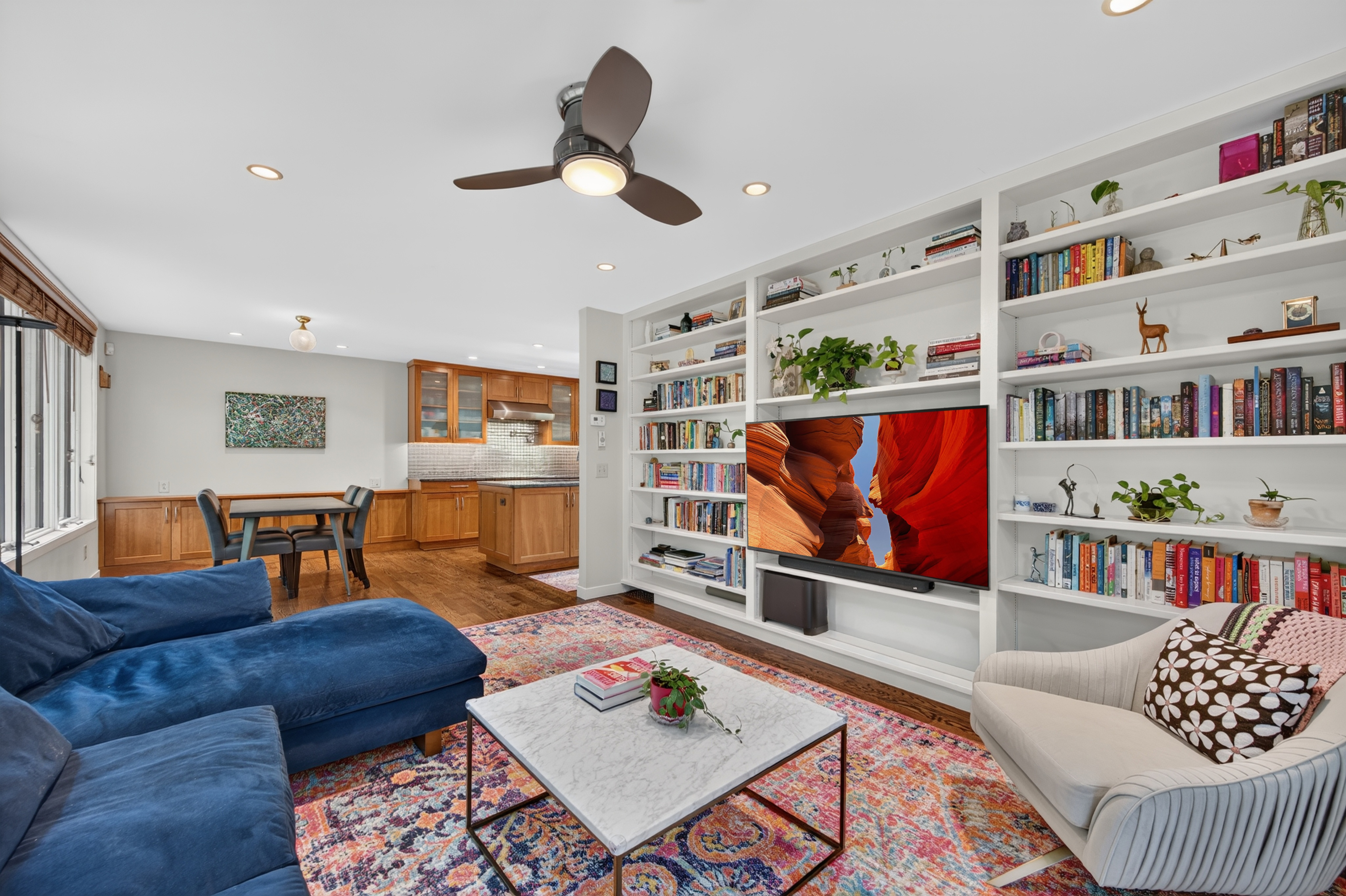  Immaculate Home with Classic Versatile Design Offers Privacy - 物件實景