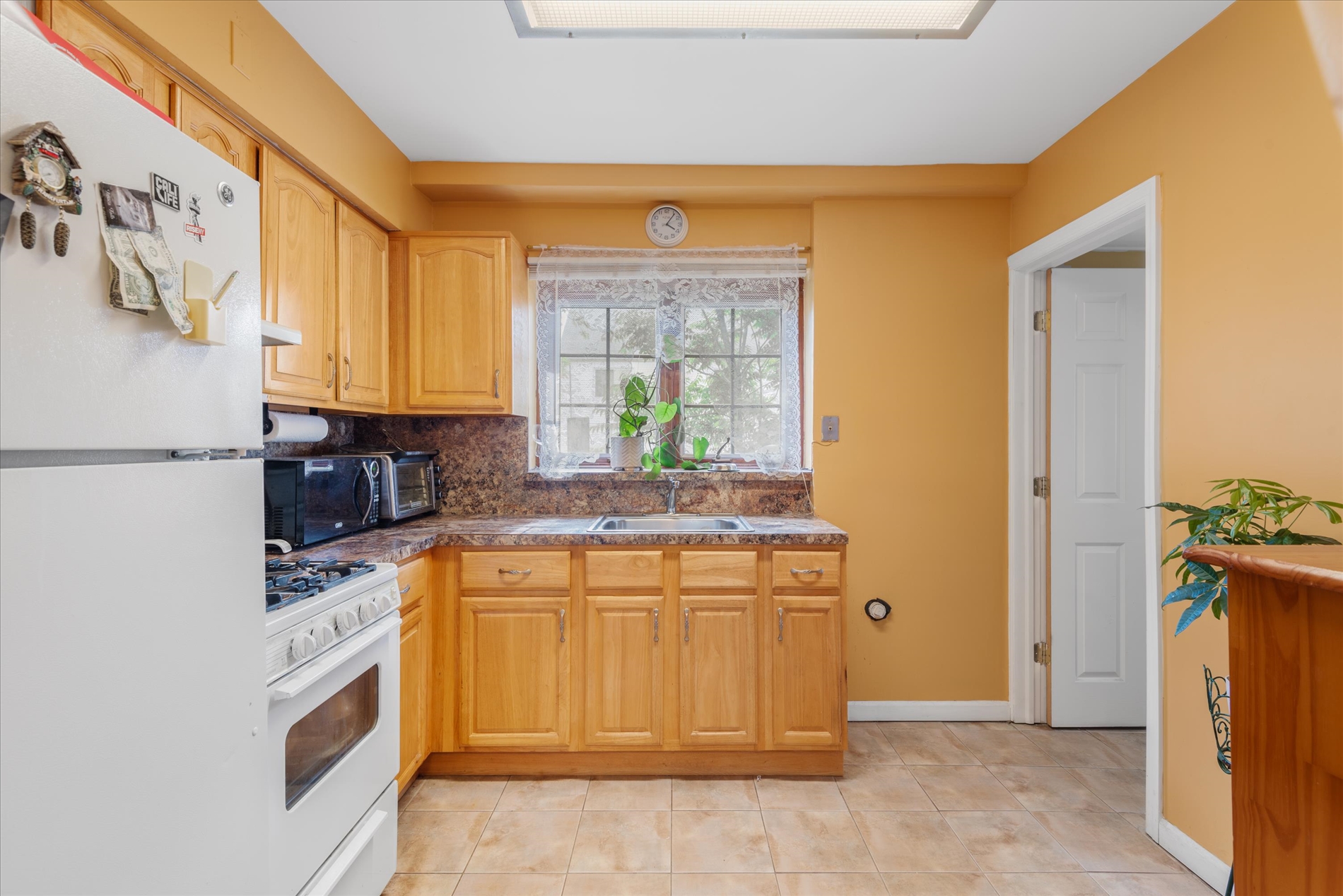 Howard Beach, New York, 11414, United States, 4 Bedrooms Bedrooms, ,3 BathroomsBathrooms,Residential,For Sale,1835164
