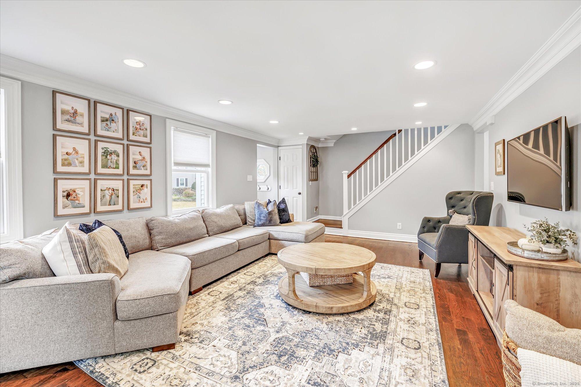 Stratford, Connecticut, 06614, United States, 3 Bedrooms Bedrooms, ,2 BathroomsBathrooms,Residential,For Sale,1978049