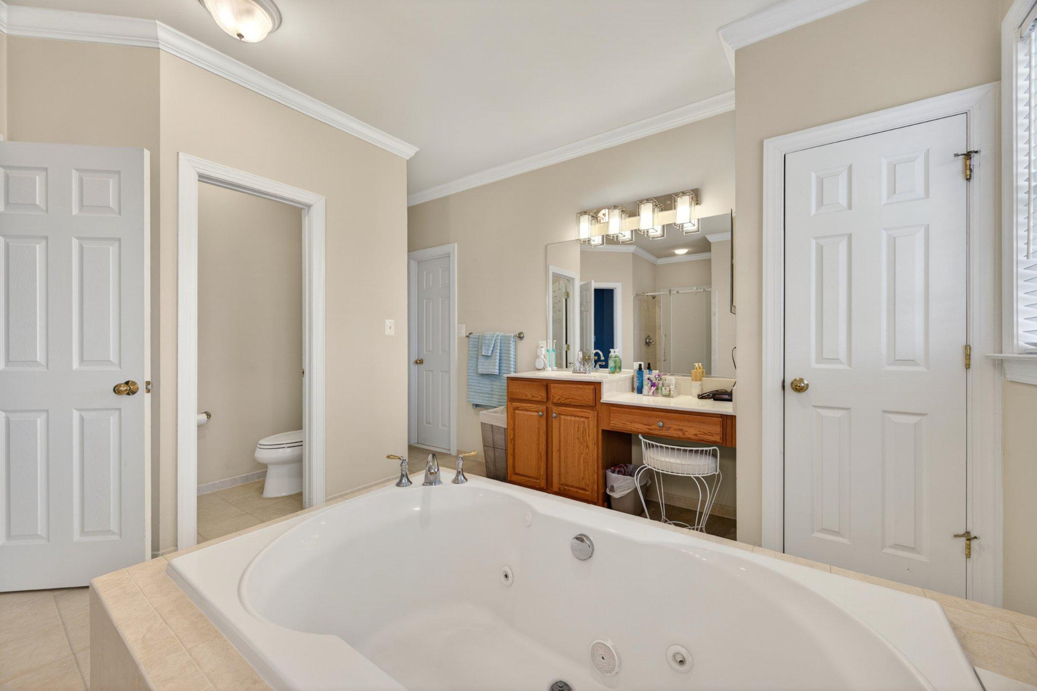 Middletown, Virginia, 22645, United States, 6 Bedrooms Bedrooms, ,6 BathroomsBathrooms,Residential,For Sale,2044764