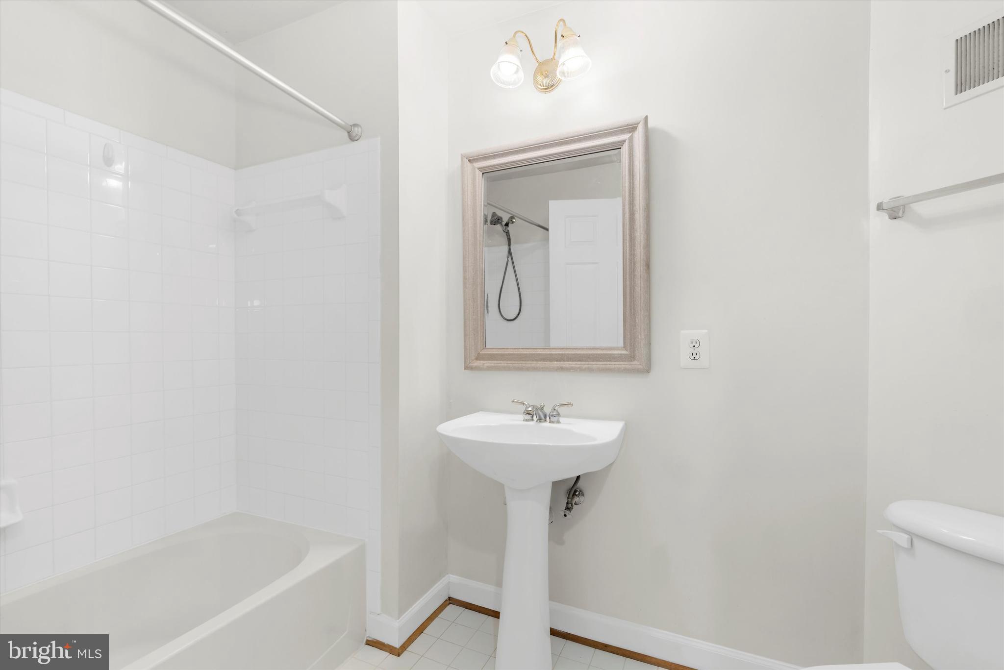 North Potomac, Maryland, 20878, United States, 3 Bedrooms Bedrooms, ,4 BathroomsBathrooms,Residential,For Sale,2012099