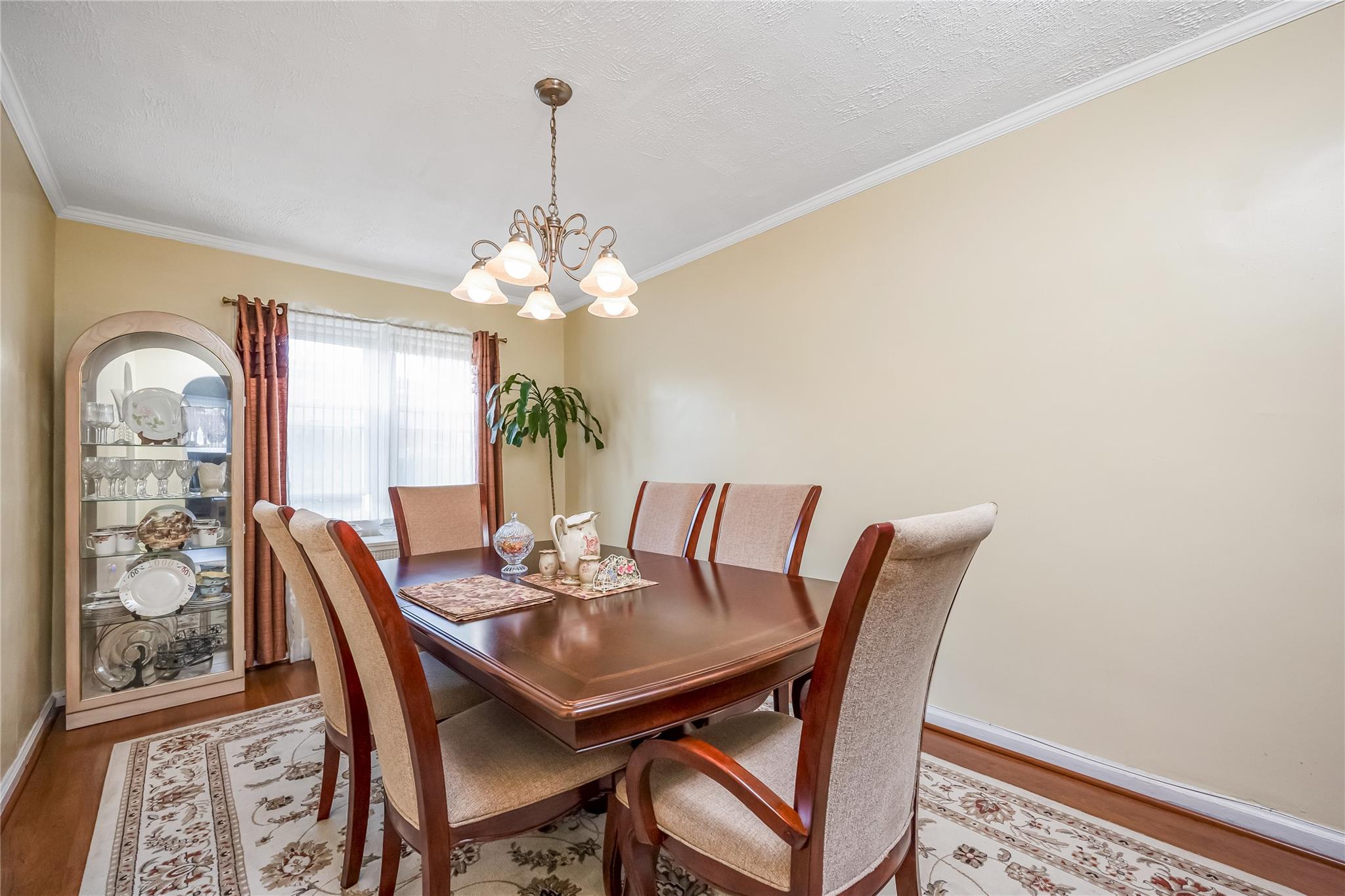 Cambria Heights, New York, 11429, United States, 3 Bedrooms Bedrooms, ,2 BathroomsBathrooms,Residential,For Sale,1877531