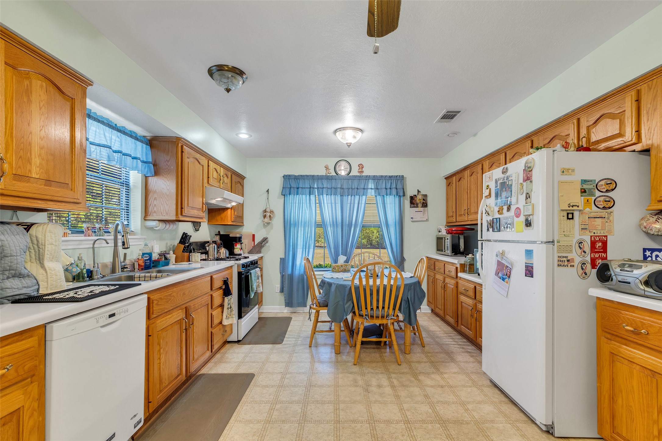 Willis, Texas, 77378, United States, 3 Bedrooms Bedrooms, ,2 BathroomsBathrooms,Residential,For Sale,2001772