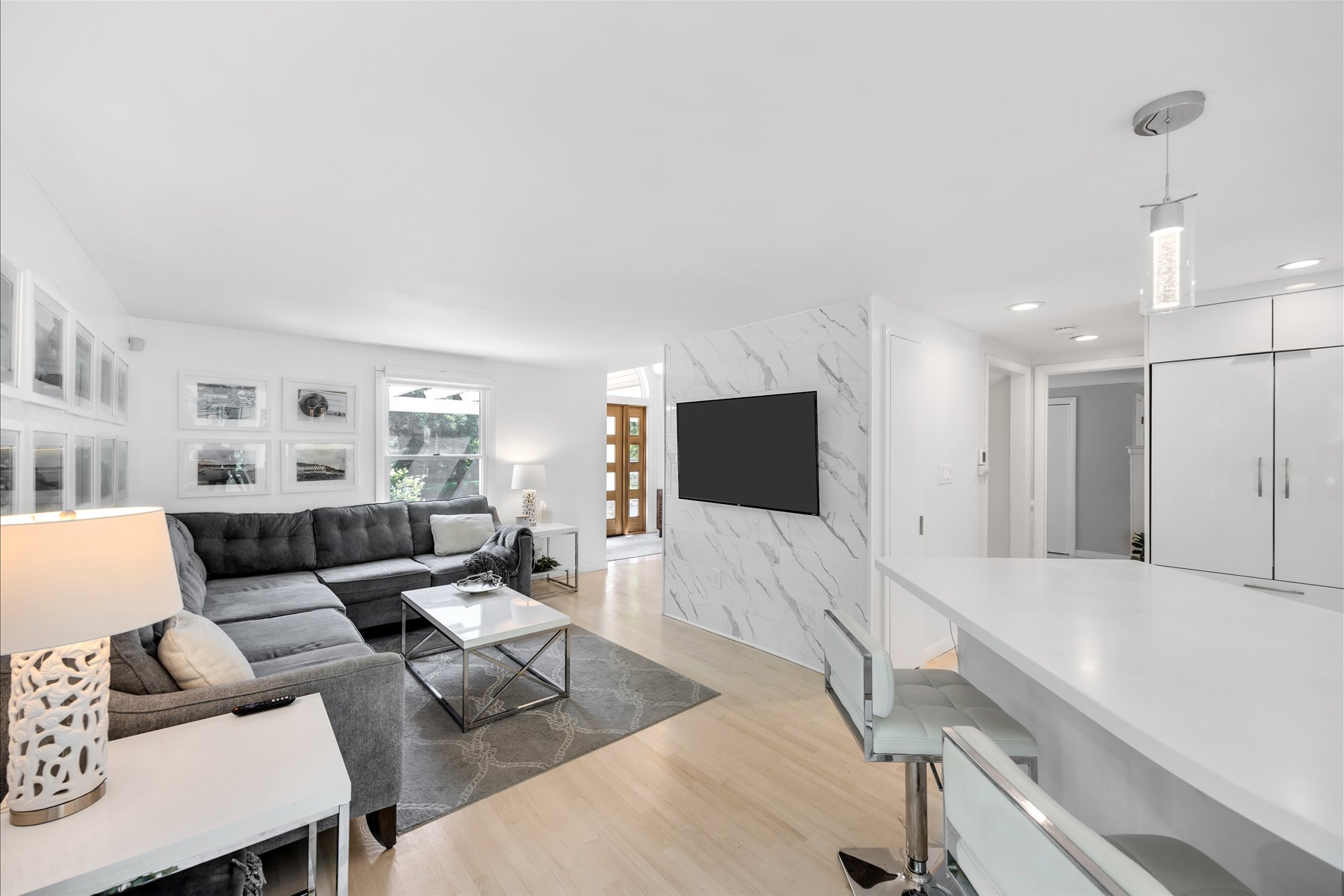  Beautifully Remodeled Cape Style Home - 物件實景