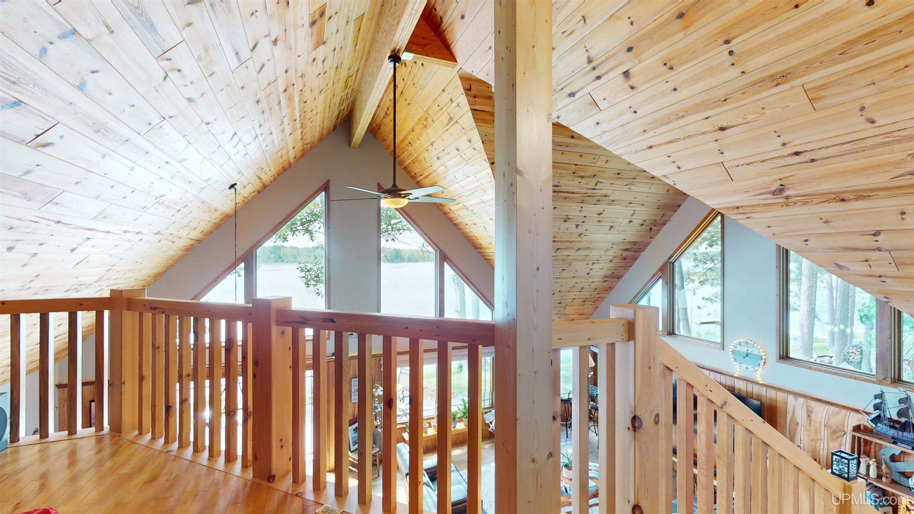 Marquette, Michigan, 49855, United States, 2 Bedrooms Bedrooms, ,4 BathroomsBathrooms,Residential,For Sale,1892873