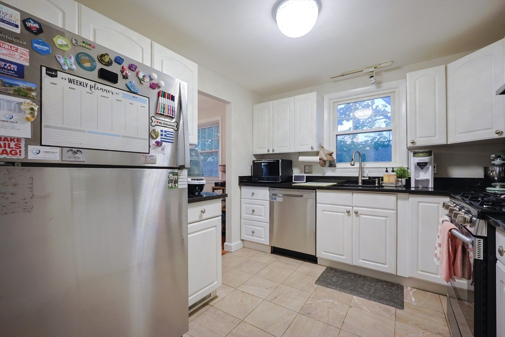 Framingham, Massachusetts, 01701, United States, 3 Bedrooms Bedrooms, ,2 BathroomsBathrooms,Residential,For Sale,1987997