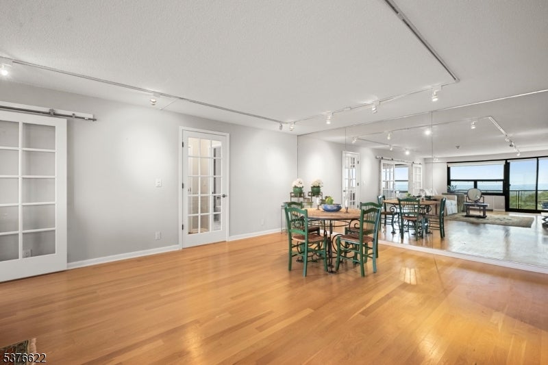 Verona Twp., New Jersey, 07044, United States, 2 Bedrooms Bedrooms, ,2 BathroomsBathrooms,Residential,For Sale,1976257