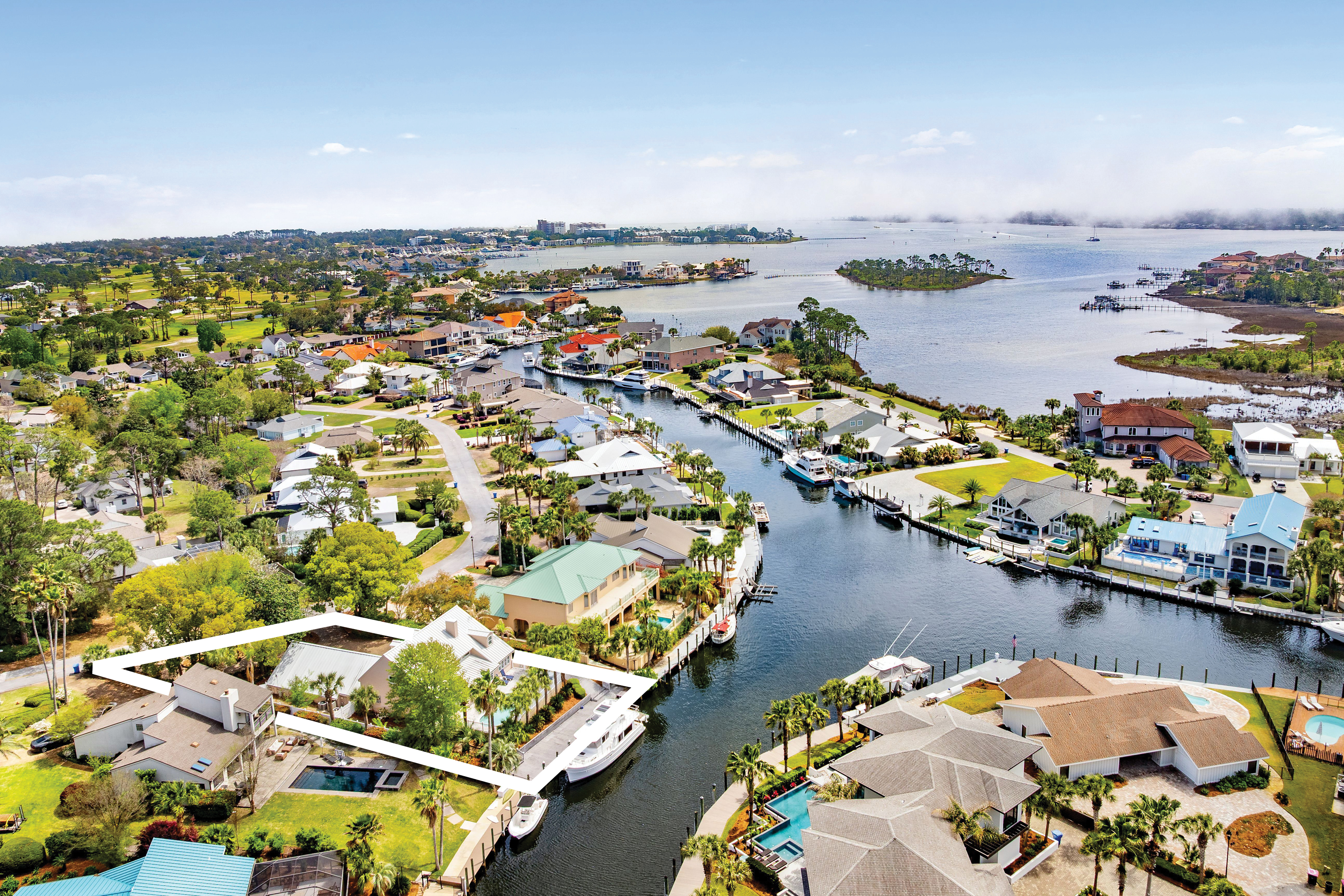  Thoughtfully-Designed Waterfront Retreat With Gulf And Bay Access - 物件實景