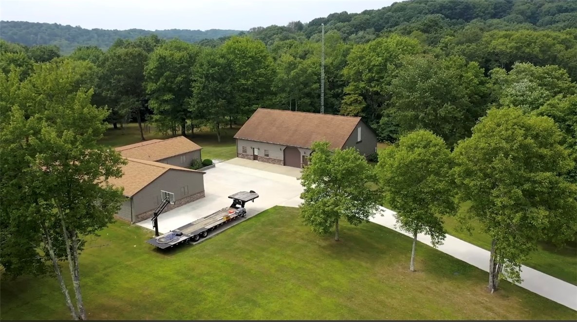 Oakland Twp, Pennsylvania, 16025, United States, 4 Bedrooms Bedrooms, ,4 BathroomsBathrooms,Residential,For Sale,1912471