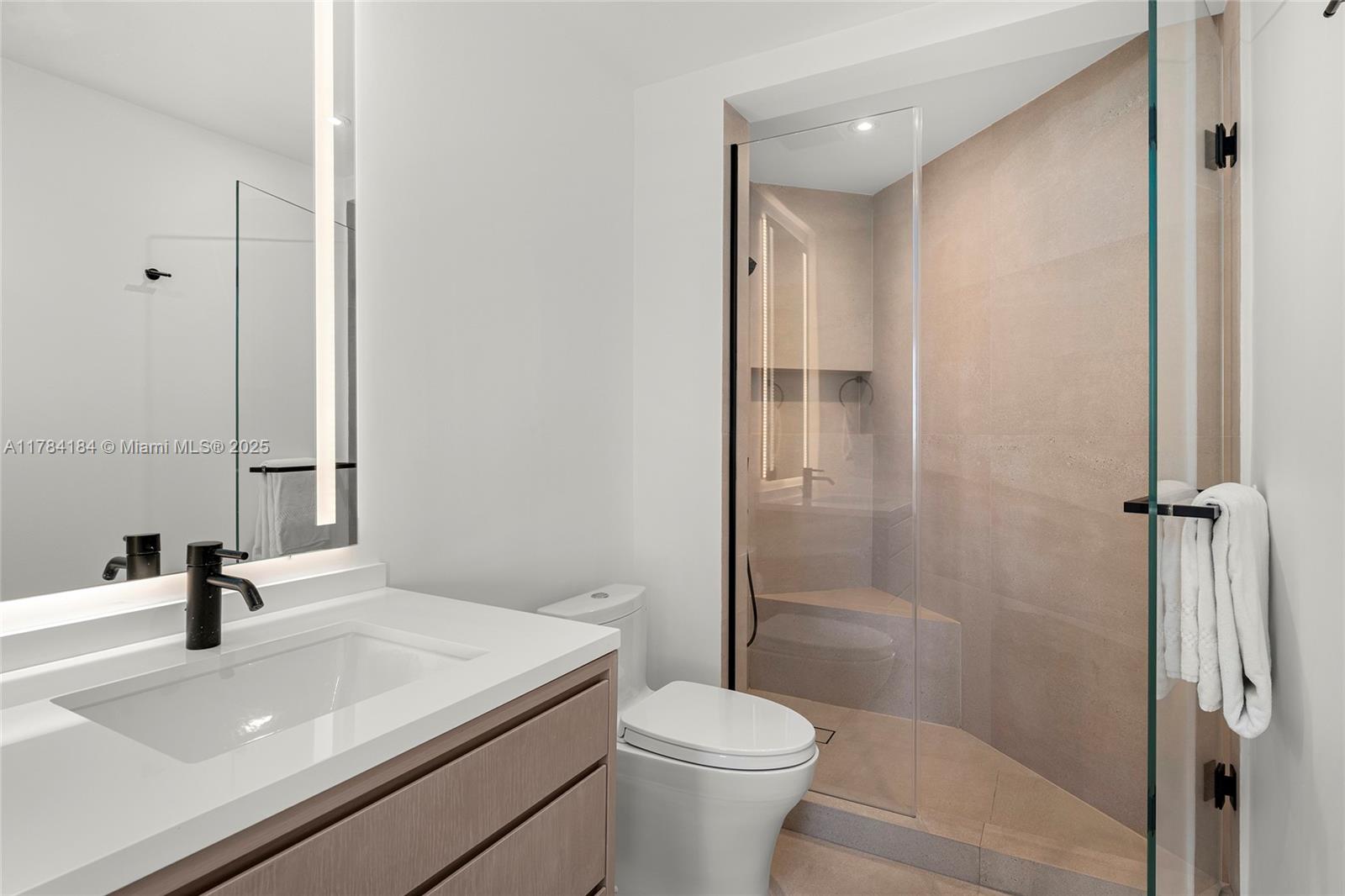 Miami Beach, Florida, 33109, United States, 3 Bedrooms Bedrooms, ,5 BathroomsBathrooms,Residential,For Sale,1770754