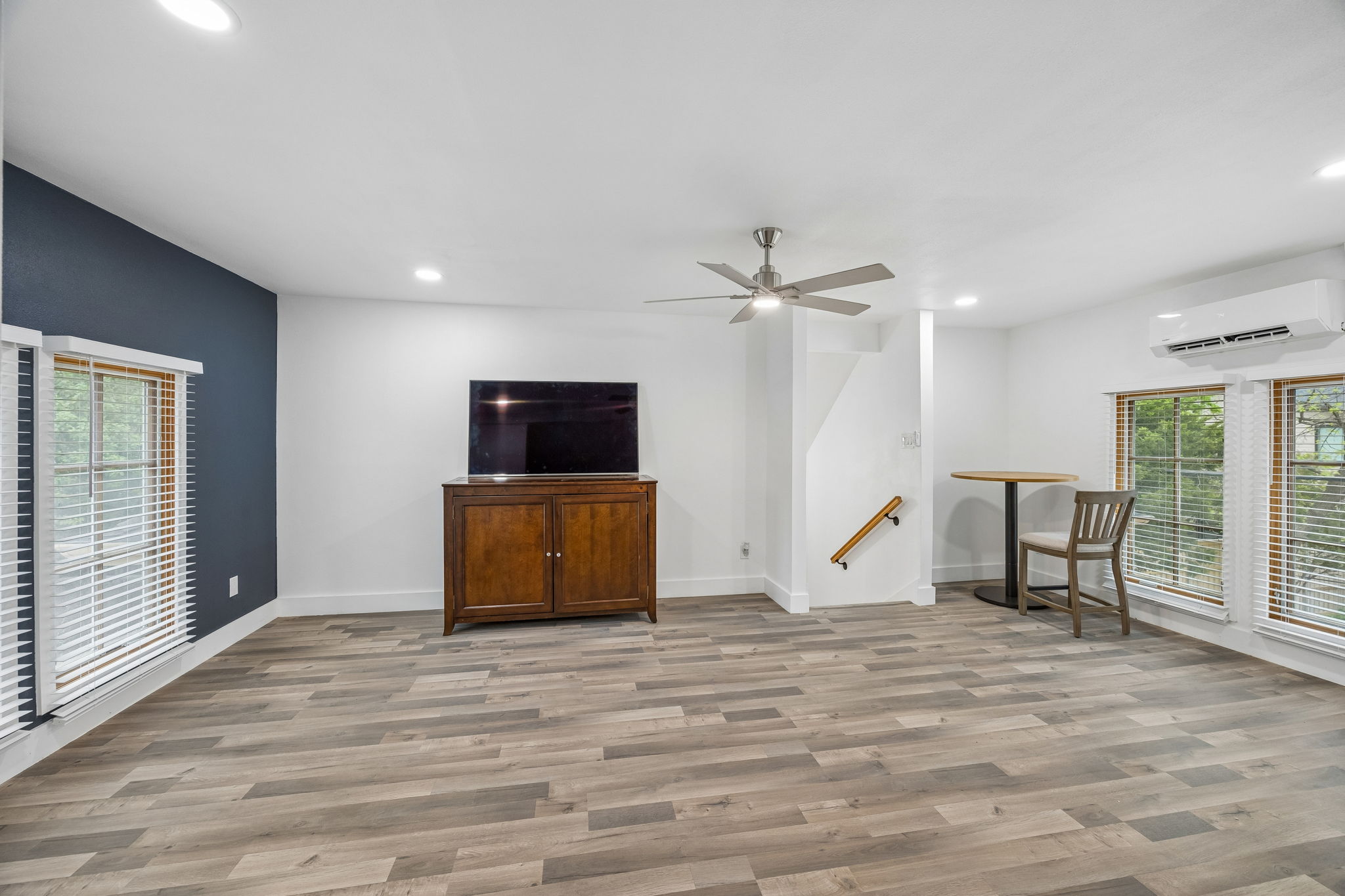  Live Here and Enjoy a Vibrant Walkable Lifestyle - 物件實景