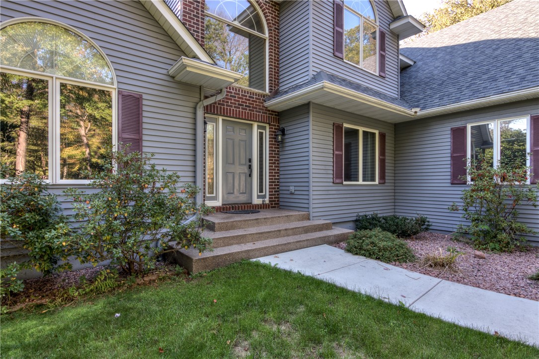 Eau Claire, Wisconsin, 54701, United States, 5 Bedrooms Bedrooms, ,4 BathroomsBathrooms,Residential,For Sale,1976179