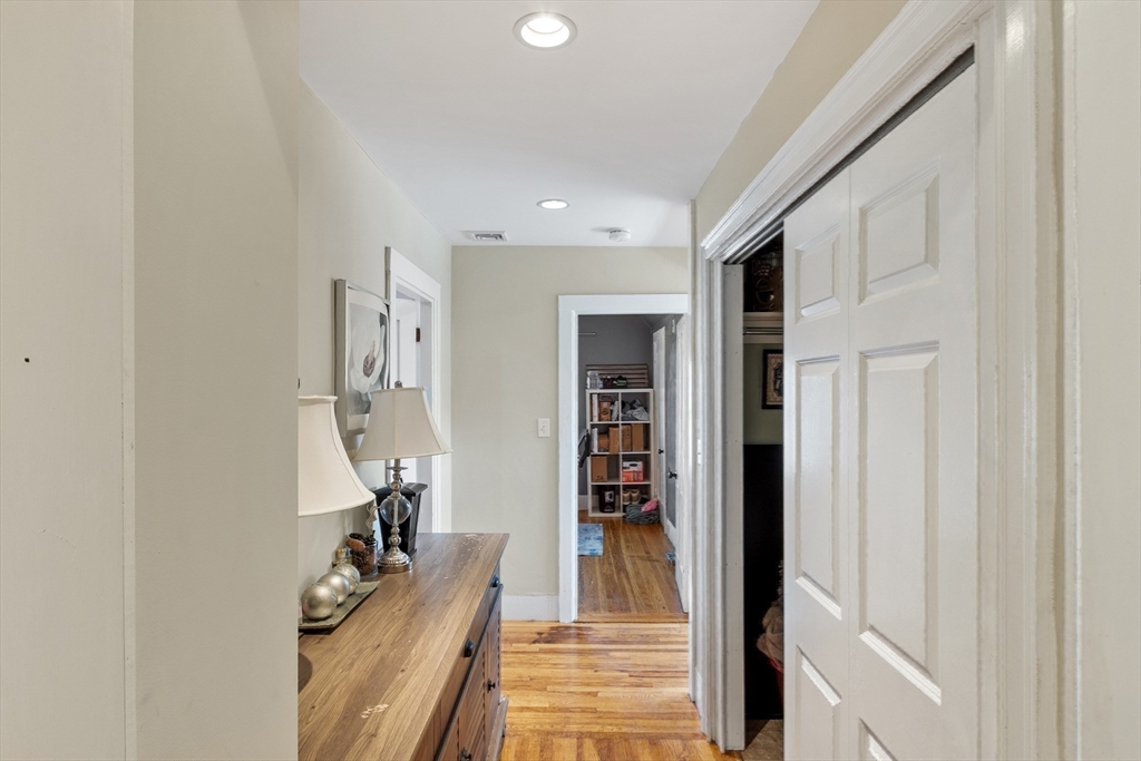 Brockton, Massachusetts, 02301, United States, 3 Bedrooms Bedrooms, ,2 BathroomsBathrooms,Residential,For Sale,1938670